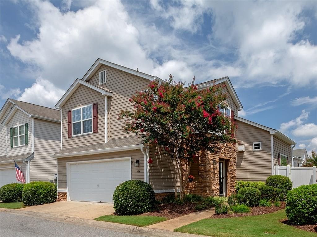 2 bedroom, 1,401 sq ft single family residence sold at 194 W Oaks Place, Woodstock, GA 30188