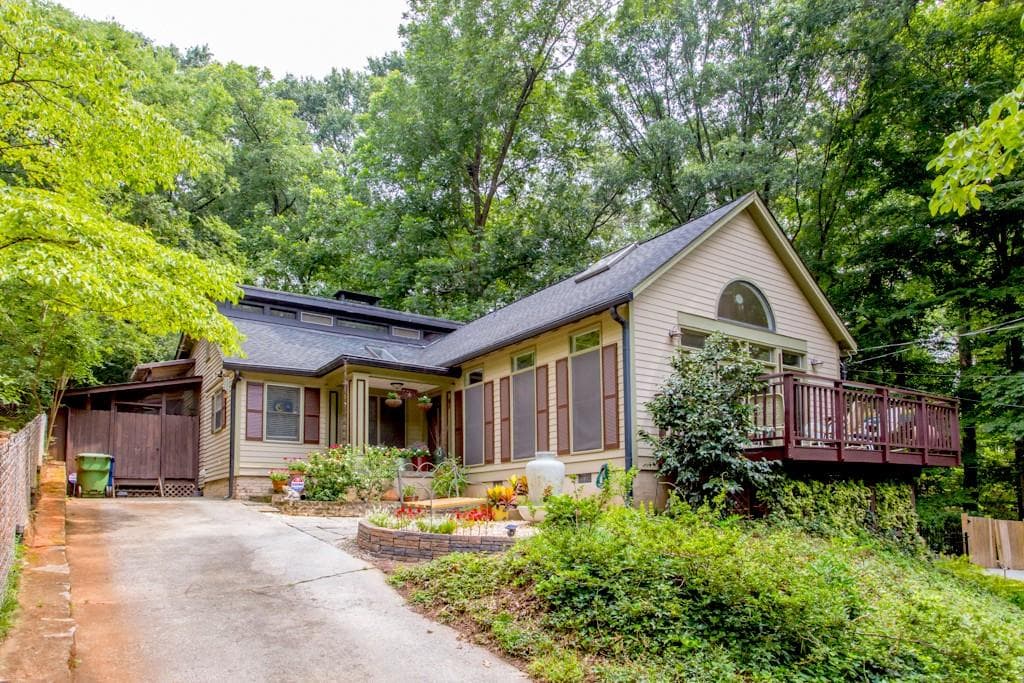 3 bedroom, 2,000 sq ft single family residence sold at 1012 Berne Street, Atlanta, GA 30316