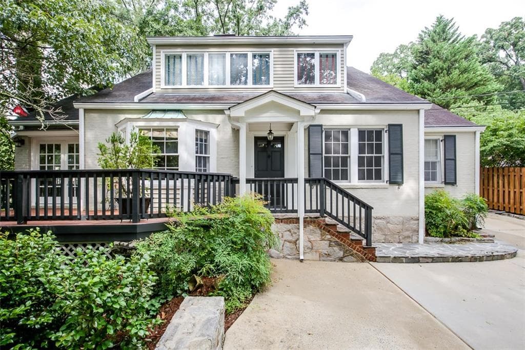 4 bedroom, 2,564 sq ft single family residence sold at 2840 Alpine Road, Atlanta, GA 30305