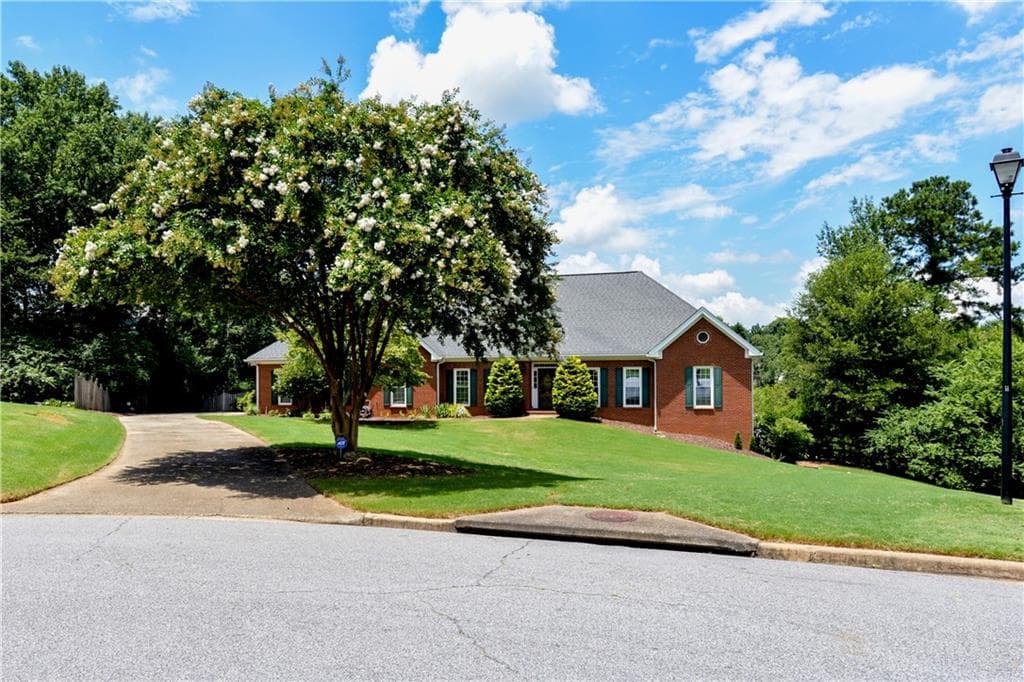 1090 Saddle Lake Court, Roswell, GA 30076 — most recent listing photo