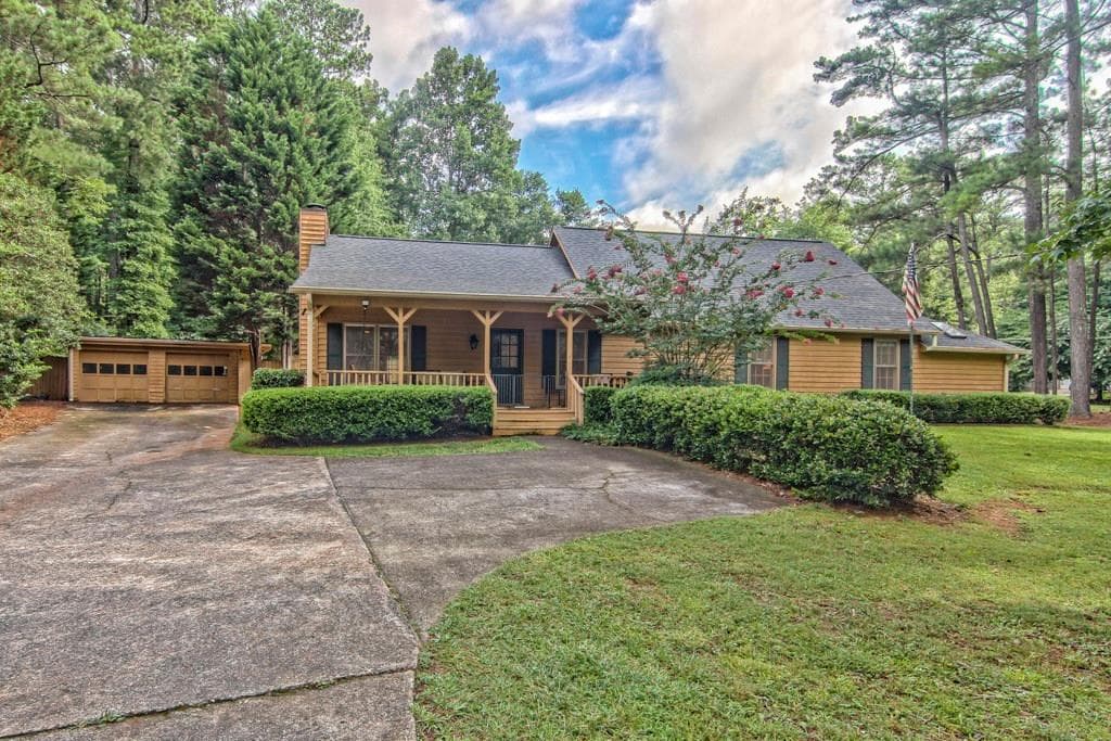 4 bedroom, 1,904 sq ft single family residence sold at 160 Summerfield Drive, Alpharetta, GA 30022