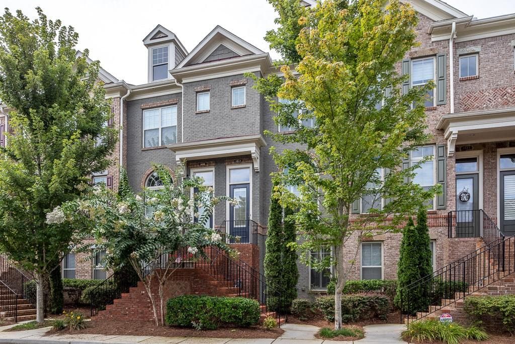 3 bedroom, 2,266 sq ft townhouse sold at 2614 GREYTHORNE Trail, Atlanta, GA 30329