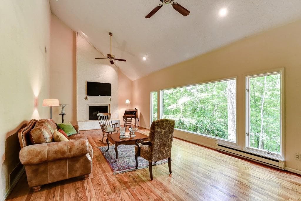 3 bedroom, 2,728 sq ft single family residence sold at 165 River Court Parkway, Atlanta, GA 30328