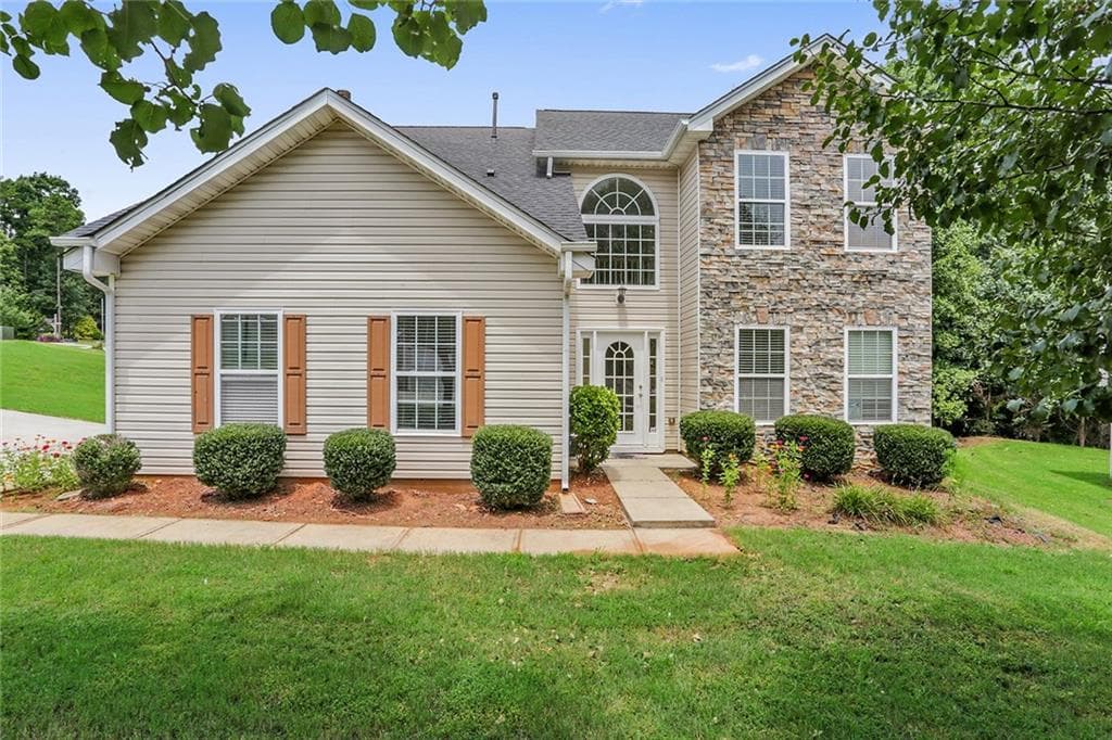 4 bedroom, 2,282 sq ft single family residence sold at 4290 N Braves Circle, Douglasville, GA 30135