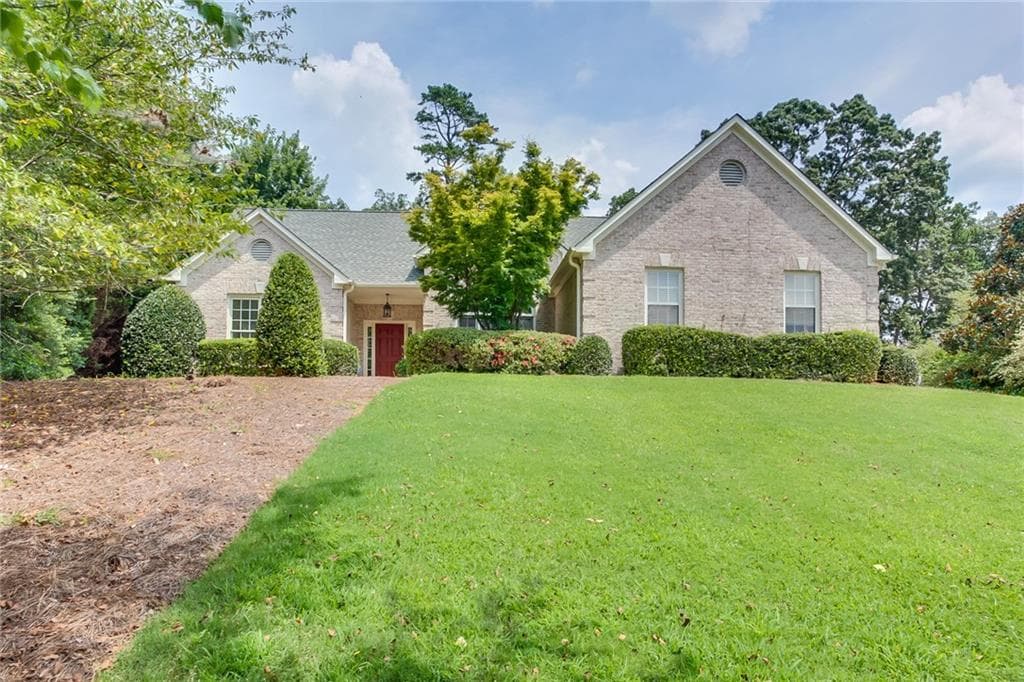 3 bedroom, 1,801 sq ft single family residence sold at 1075 Julius Drive, Suwanee, GA 30024