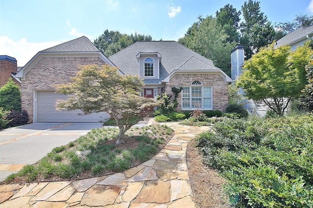 3 bedroom, 3,084 sq ft single family residence sold at 125 Glen Holly Drive, Roswell, GA 30076