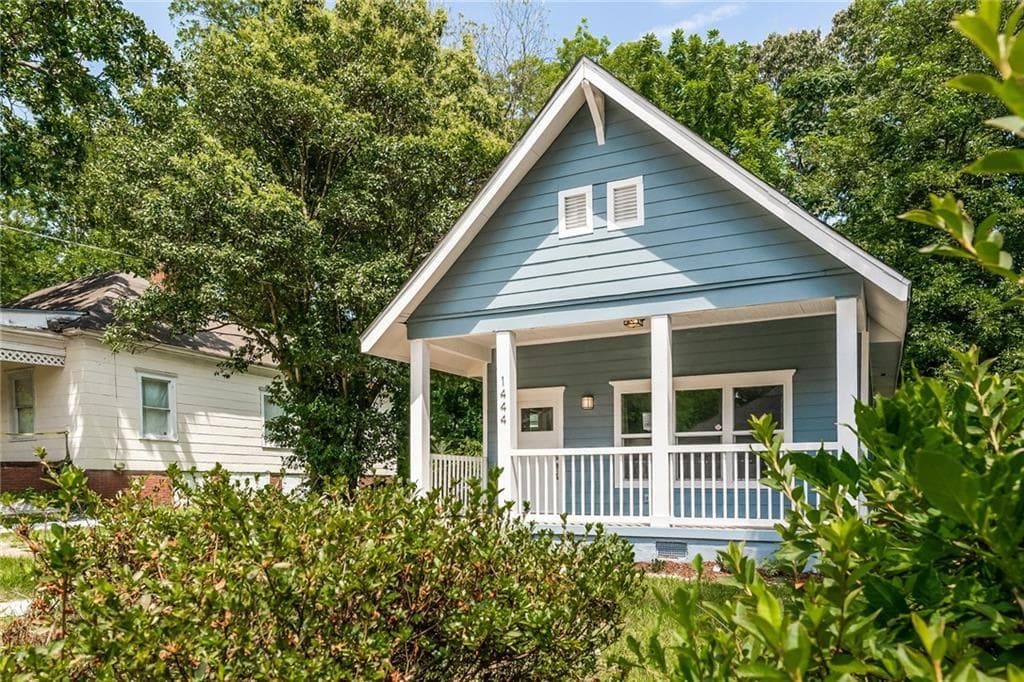 4 bedroom, 1,900 sq ft single family residence sold at 1444 Desoto Avenue, Atlanta, GA 30310
