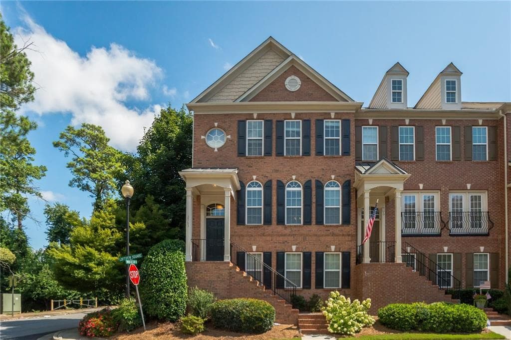 3 bedroom, 2,328 sq ft townhouse sold at 2763 Loftview Square 8, Atlanta, GA 30339