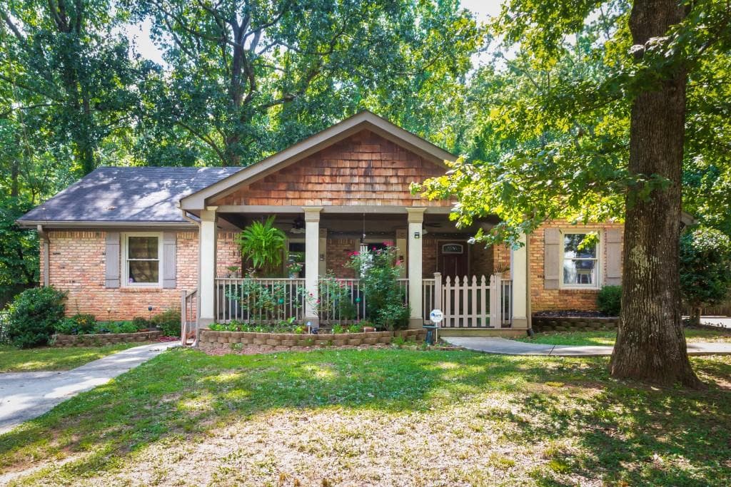 4 bedroom, 1,667 sq ft single family residence sold at 2405 Young Street, Atlanta, GA 30316