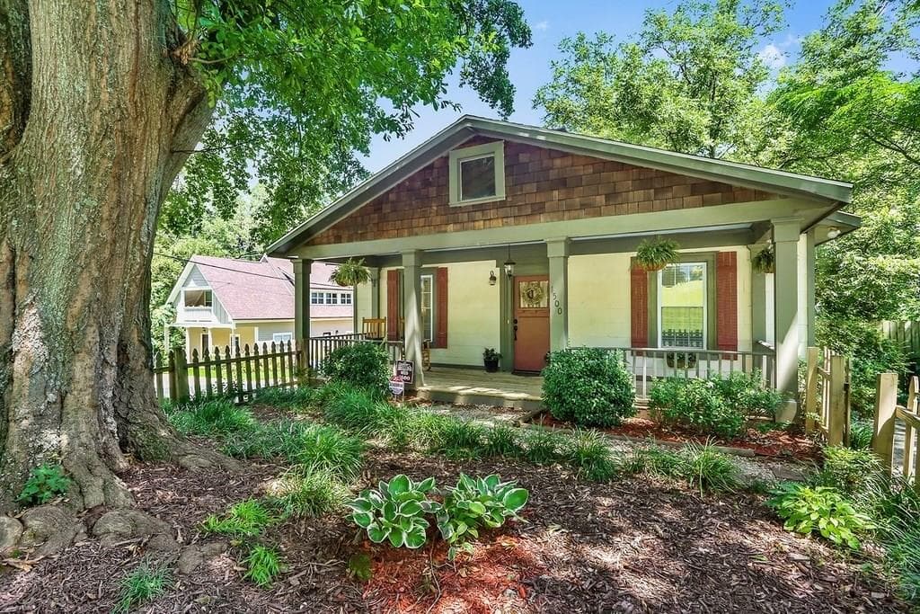 3 bedroom, 1,110 sq ft single family residence sold at 1500 Glenwood Avenue, Atlanta, GA 30316