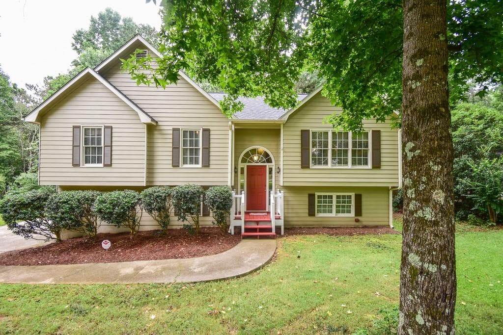 3 bedroom, 1,409 sq ft single family residence sold at 225 Maplewood Lane, Acworth, GA 30101