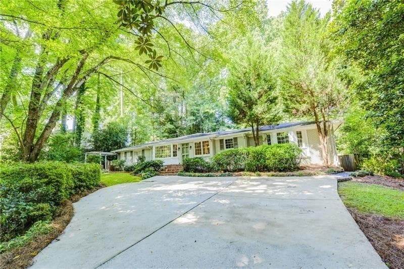 3 bedroom, 2,275 sq ft single family residence sold at 2124 Brookview Drive, Atlanta, GA 30318