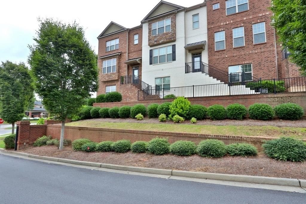 4 bedroom, 2,098 sq ft townhouse sold at 2020 Jardin Court, Alpharetta, GA 30022