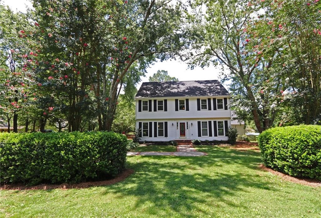 4 bedroom, 3,818 sq ft single family residence sold at 11500 Bowen Road, Roswell, GA 30075