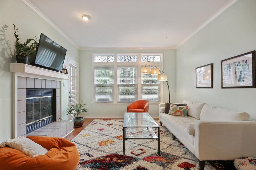 1 bedroom, 873 sq ft condominium sold at 240 Renaissance Parkway 202, Atlanta, GA 30308