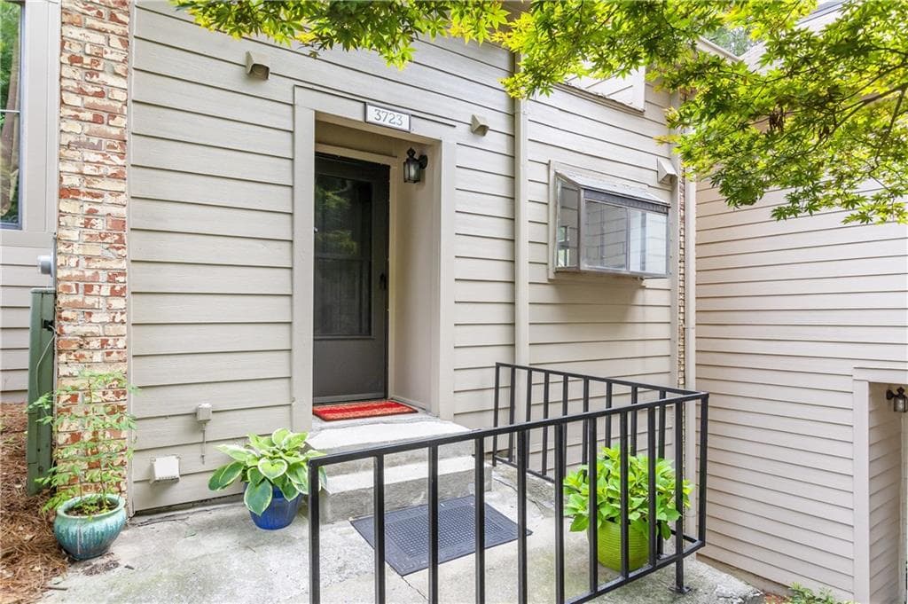 3 bedroom, 1,936 sq ft townhouse sold at 3723 Stonewall Circle, Atlanta, GA 30339