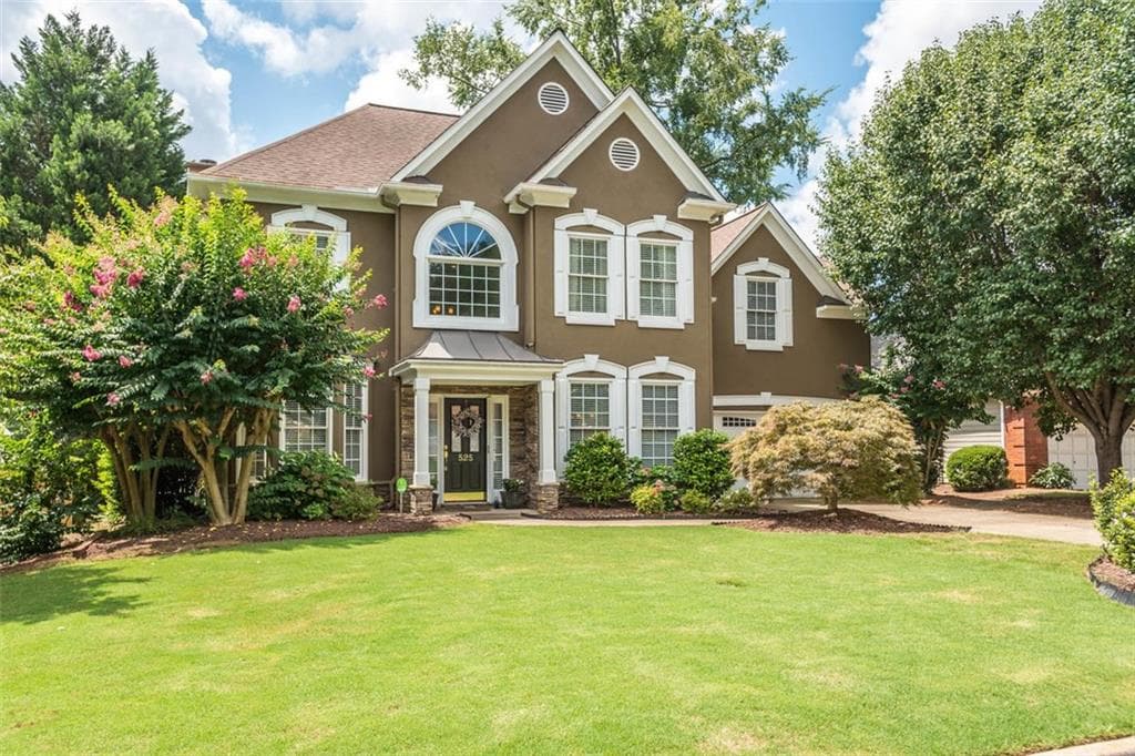 4 bedroom, 2,804 sq ft single family residence sold at 525 Arbor Creek Court, Roswell, GA 30076