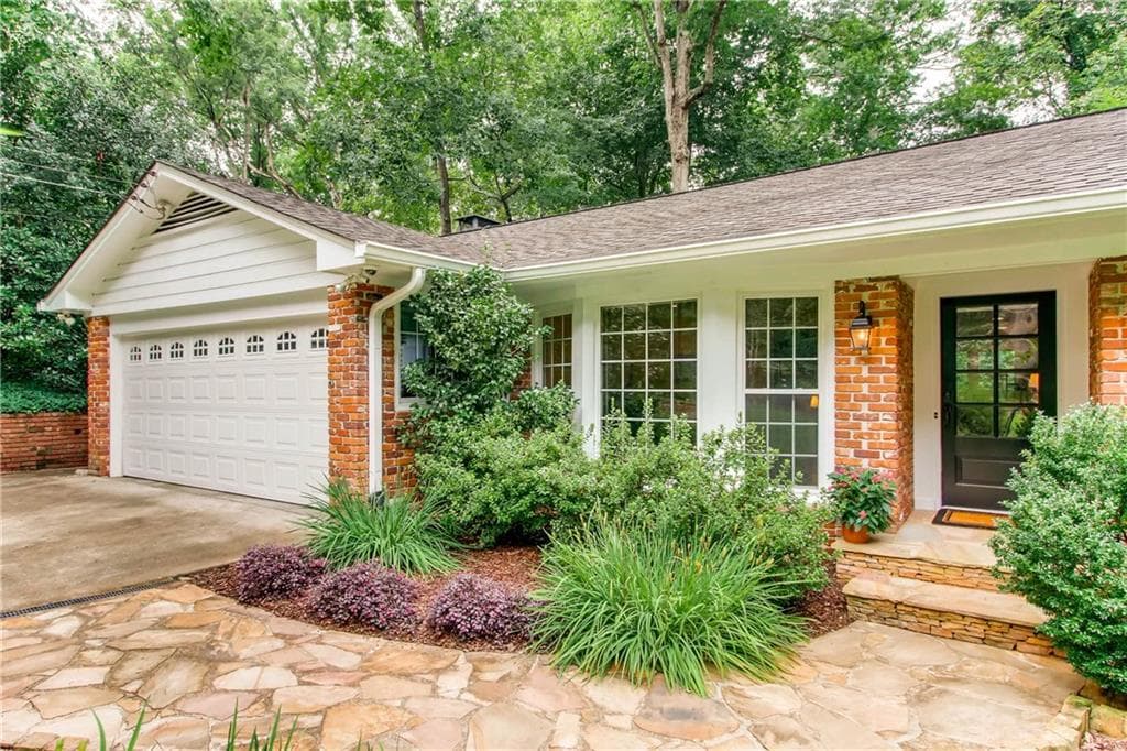 4 bedroom, 2,279 sq ft single family residence sold at 4123 Mcclatchey Circle, Atlanta, GA 30342