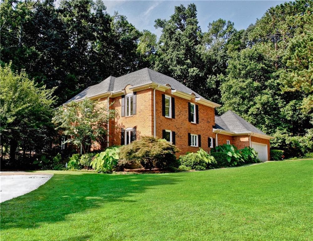 6 bedroom single family residence sold at 5025 Oak Bluff Court, Sandy Springs, GA 30350