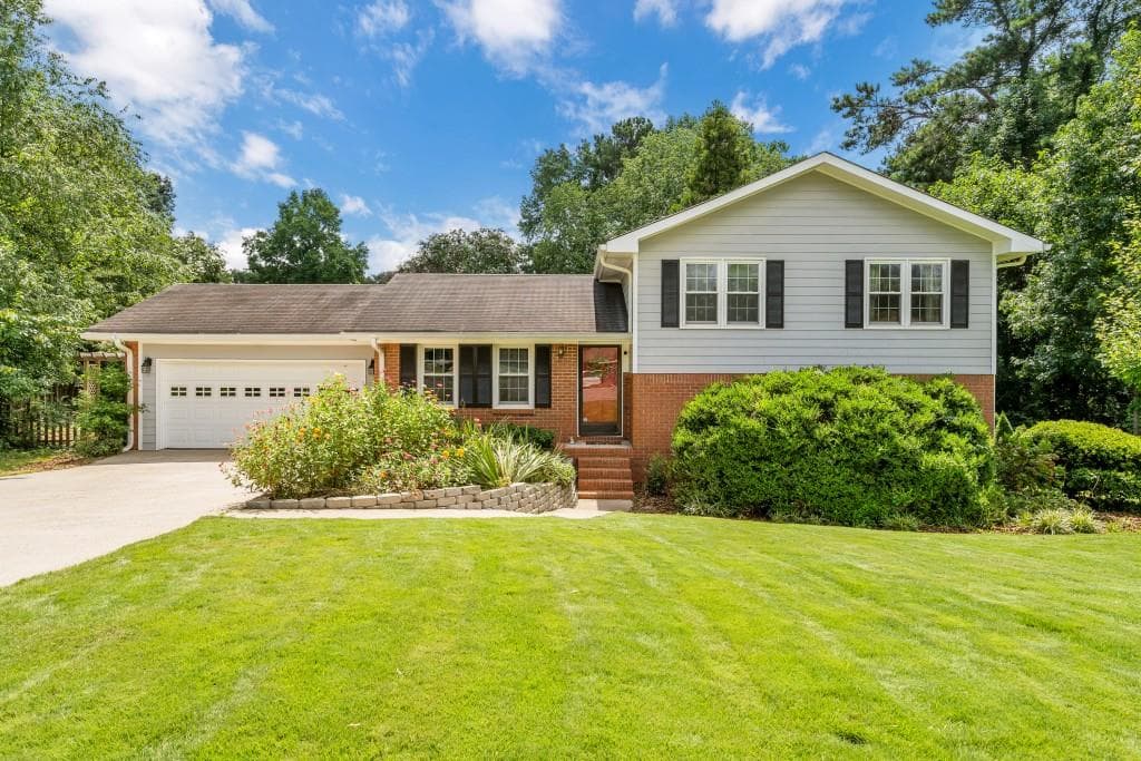 130 Rocky Creek Lane, Roswell, GA 30075 — most recent listing photo