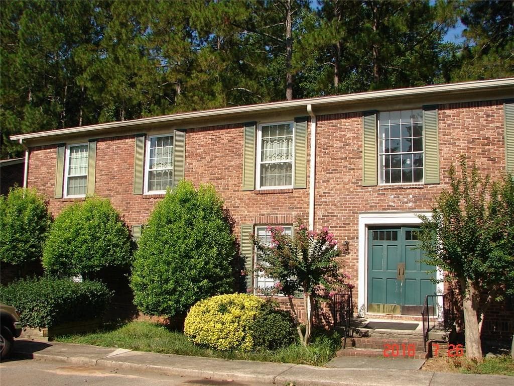 3 bedroom, 1,284 sq ft condominium sold at 5535 Kingsport Drive, Atlanta, GA 30342