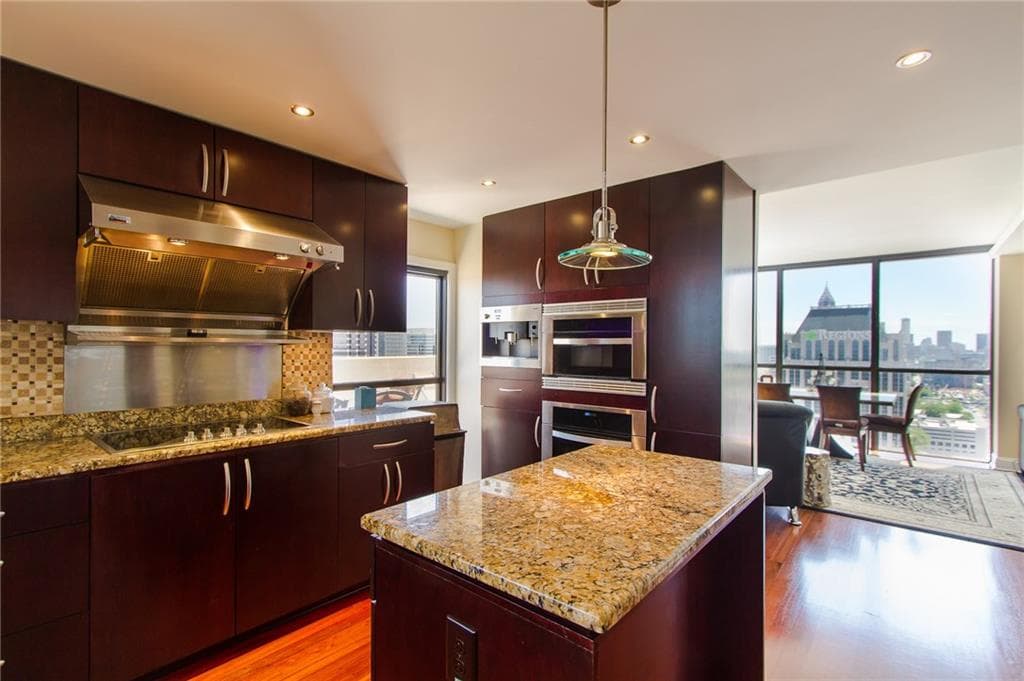 3 bedroom, 2,200 sq ft condominium sold at 1280 W Peachtree Street 3808, Atlanta, GA 30309 — photo 1 of 1