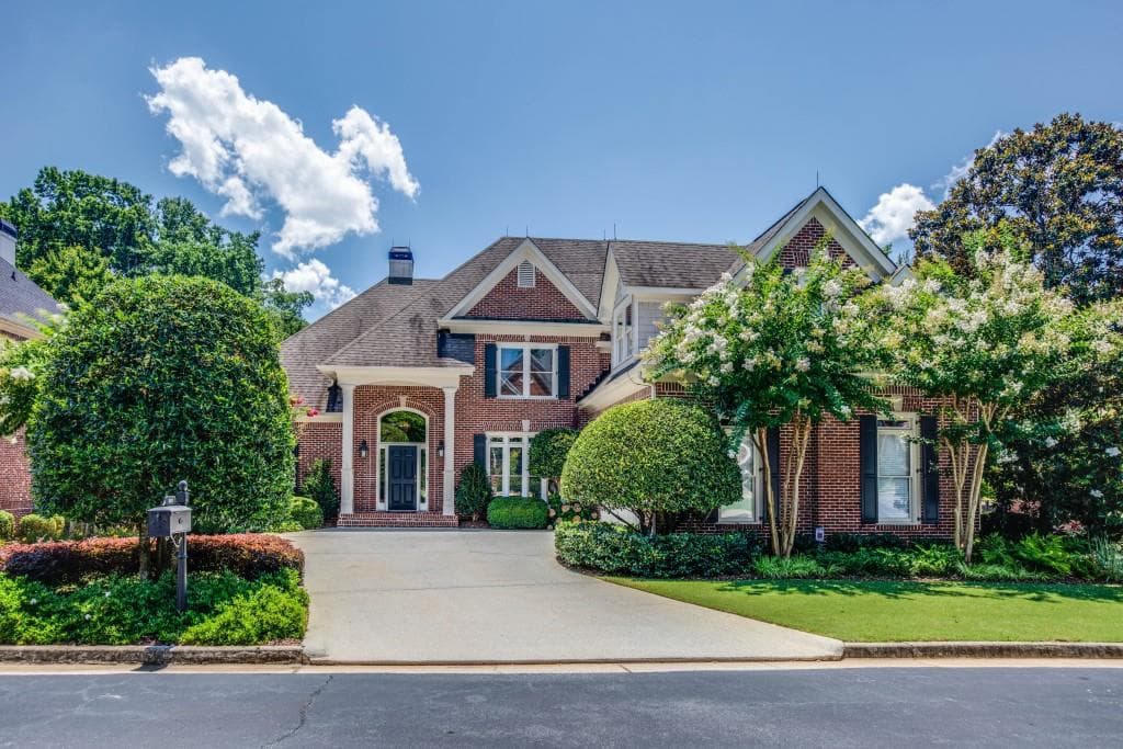4 bedroom, 3,337 sq ft single family residence sold at 1841 E Gate Cove, Dunwoody, GA 30338