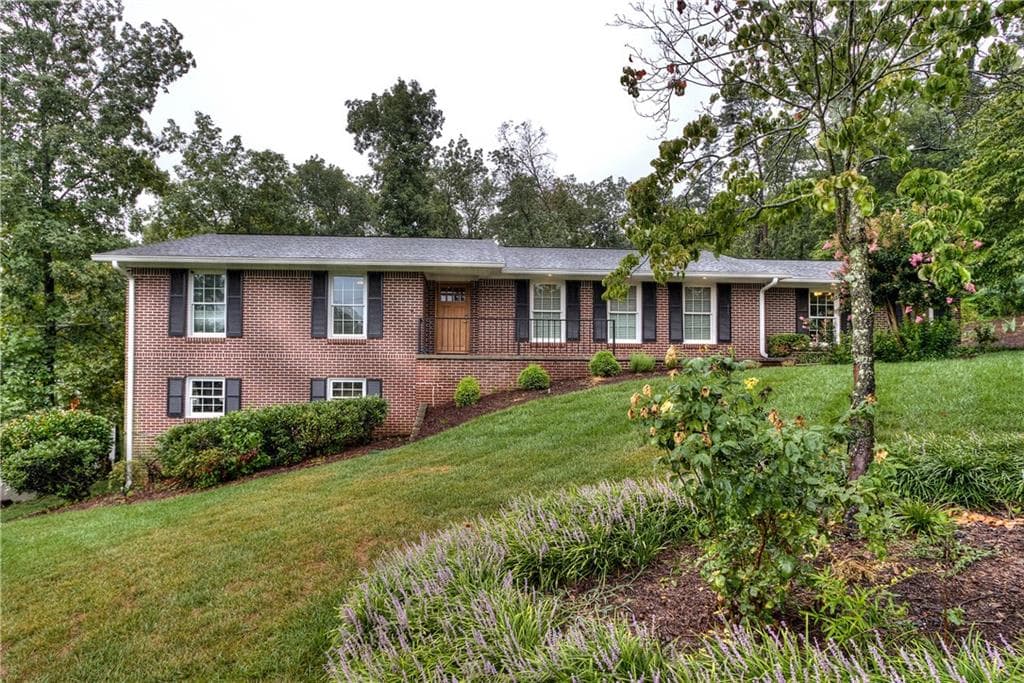 4 bedroom, 3,570 sq ft single family residence sold at 198 Hillcrest Drive, Calhoun, GA 30701