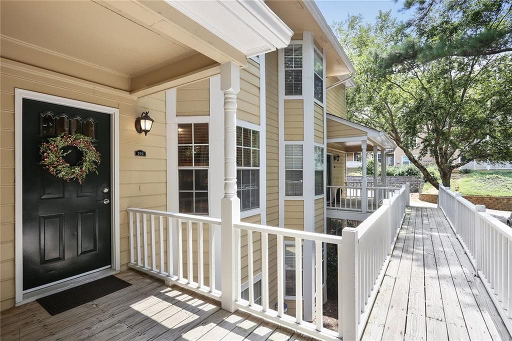 2 bedroom, 1,140 sq ft condominium sold at 3920 Riverlook Parkway 202, Marietta, GA 30067