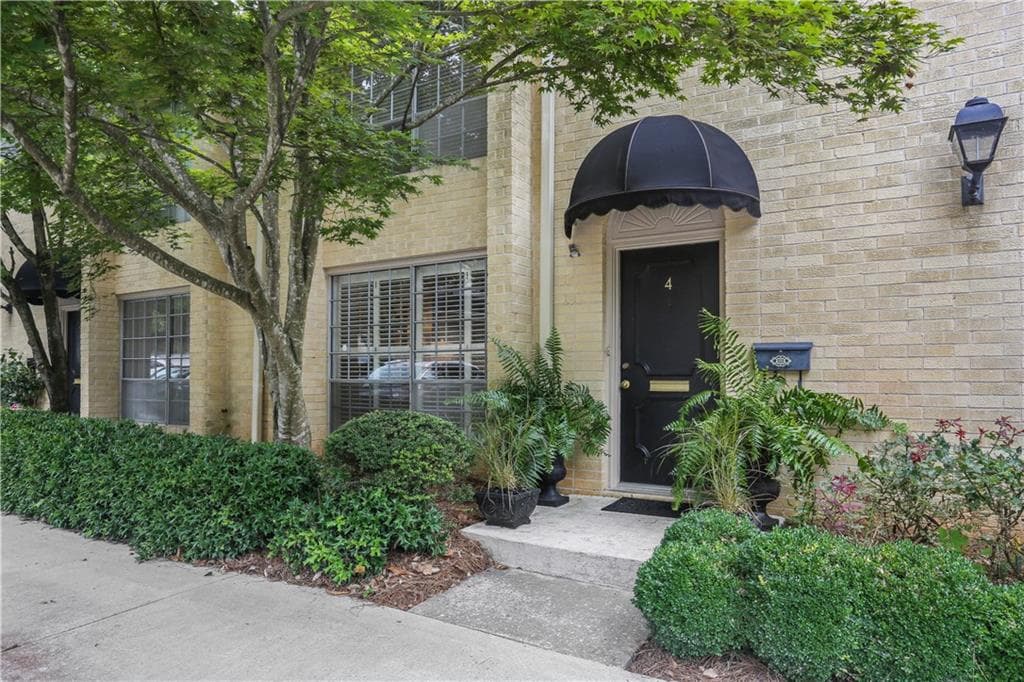 3 bedroom, 1,540 sq ft townhouse sold at 5400 Roswell Road I4, Atlanta, GA 30342