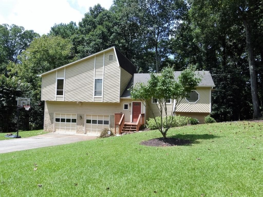 4 bedroom, 2,204 sq ft single family residence sold at 286 Angla Drive, Smyrna, GA 30082