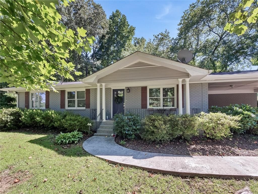 3 bedroom, 1,259 sq ft single family residence sold at 650 N Thomas Lane, Smyrna, GA 30082