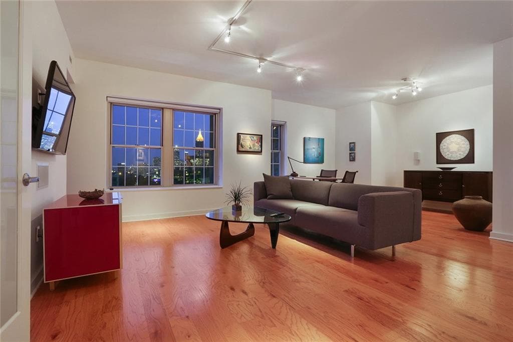 1 bedroom, 1,237 sq ft condominium sold at 199 14th Street 2703, Atlanta, GA 30309 — photo 1 of 1