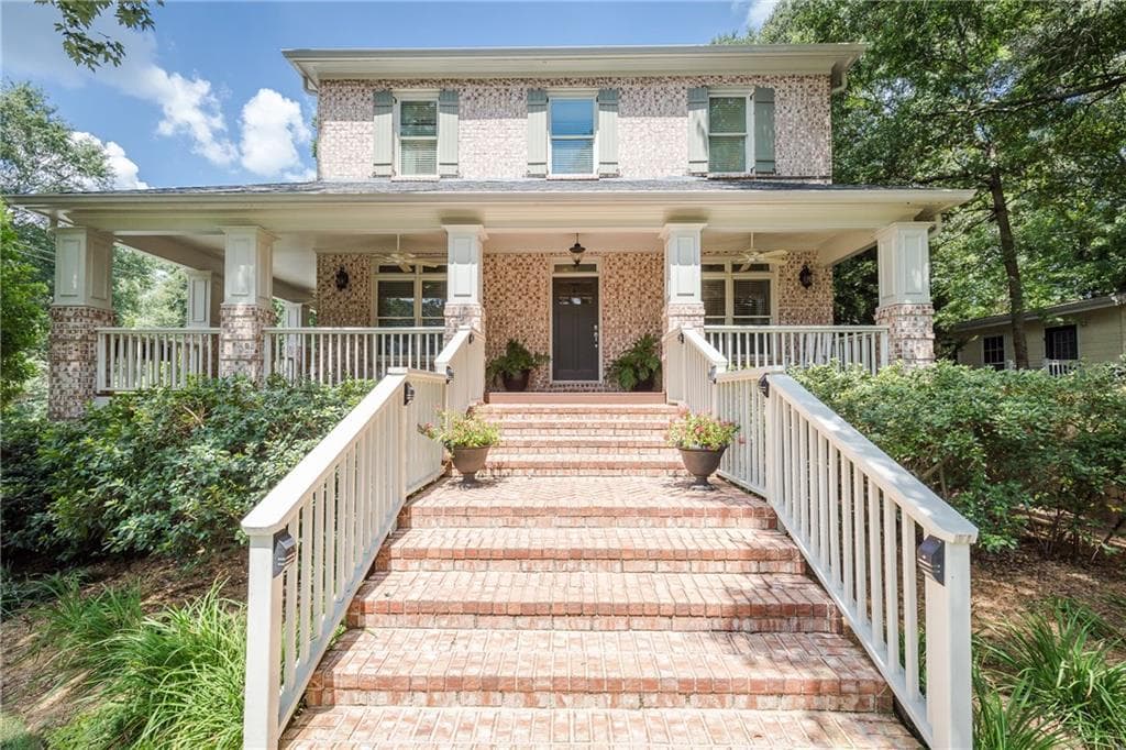 4 bedroom, 4,376 sq ft single family residence sold at 1372 Noel Drive, Brookhaven, GA 30319