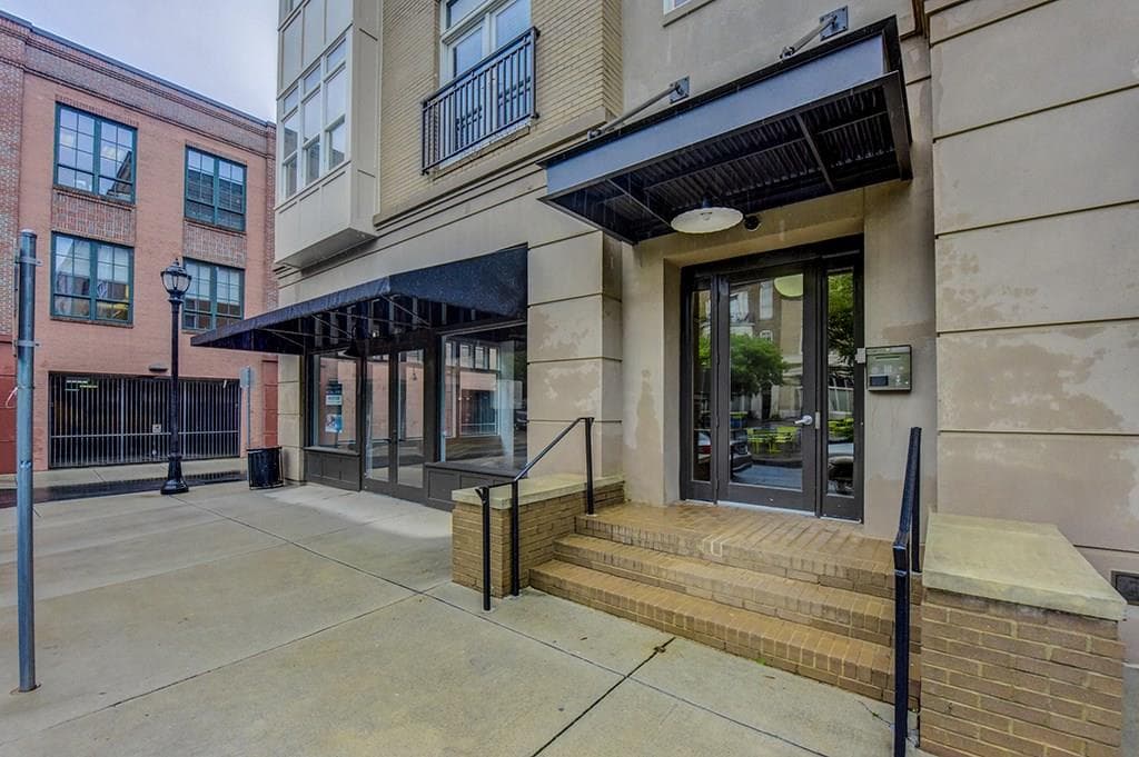1 bedroom, 865 sq ft condominium sold at 933 Garrett Street 205, Atlanta, GA 30316