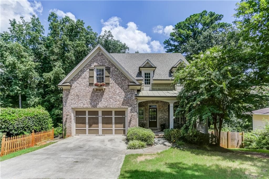5 bedroom, 4,602 sq ft single family residence sold at 2855 Parkridge Drive, Brookhaven, GA 30319