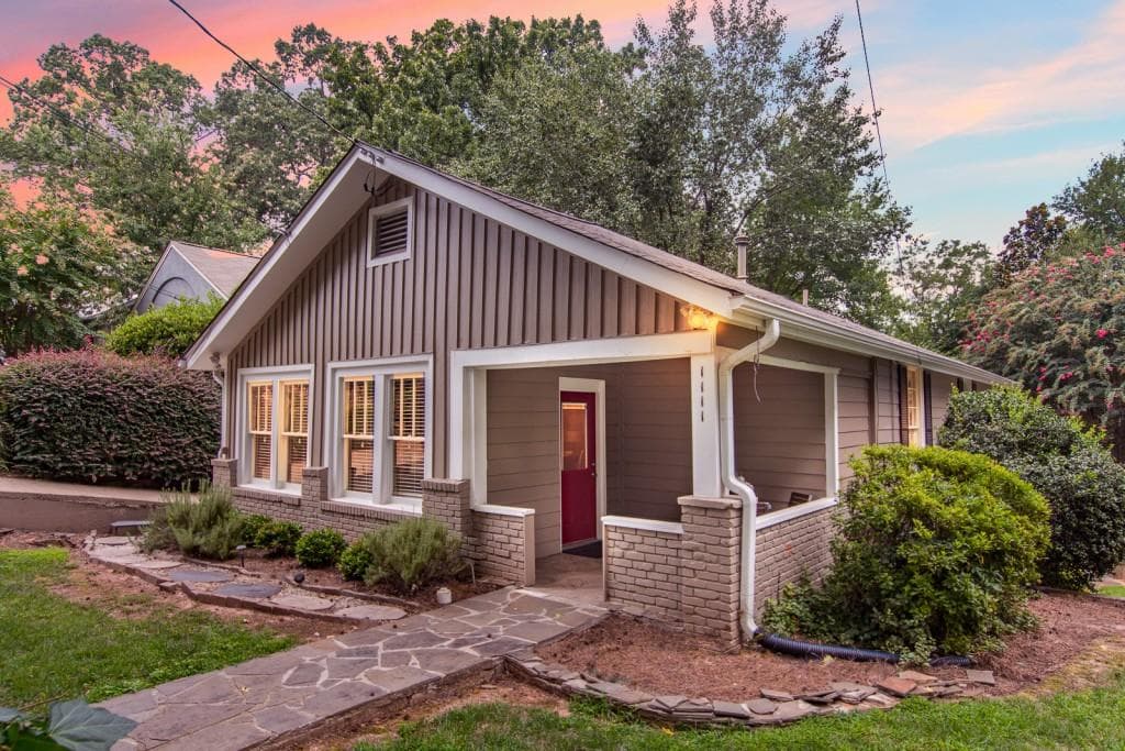 2 bedroom, 1,384 sq ft single family residence sold at 1111 Seaboard Avenue, Atlanta, GA 30318