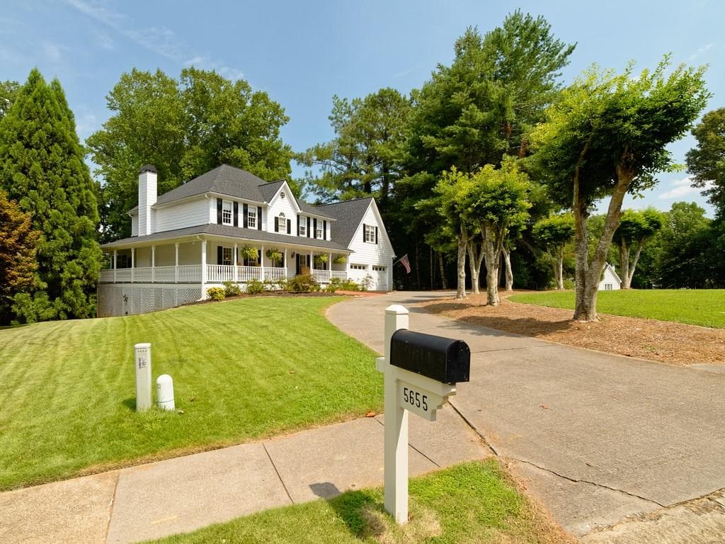 6 bedroom, 4,426 sq ft single family residence sold at 5655 BROOKSTONE Drive, Acworth, GA 30101