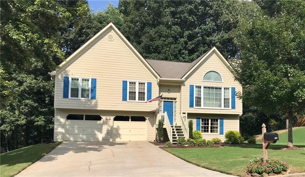4 bedroom, 2,530 sq ft single family residence sold at 3035 Heather Stone Way, Lawrenceville, GA 30043