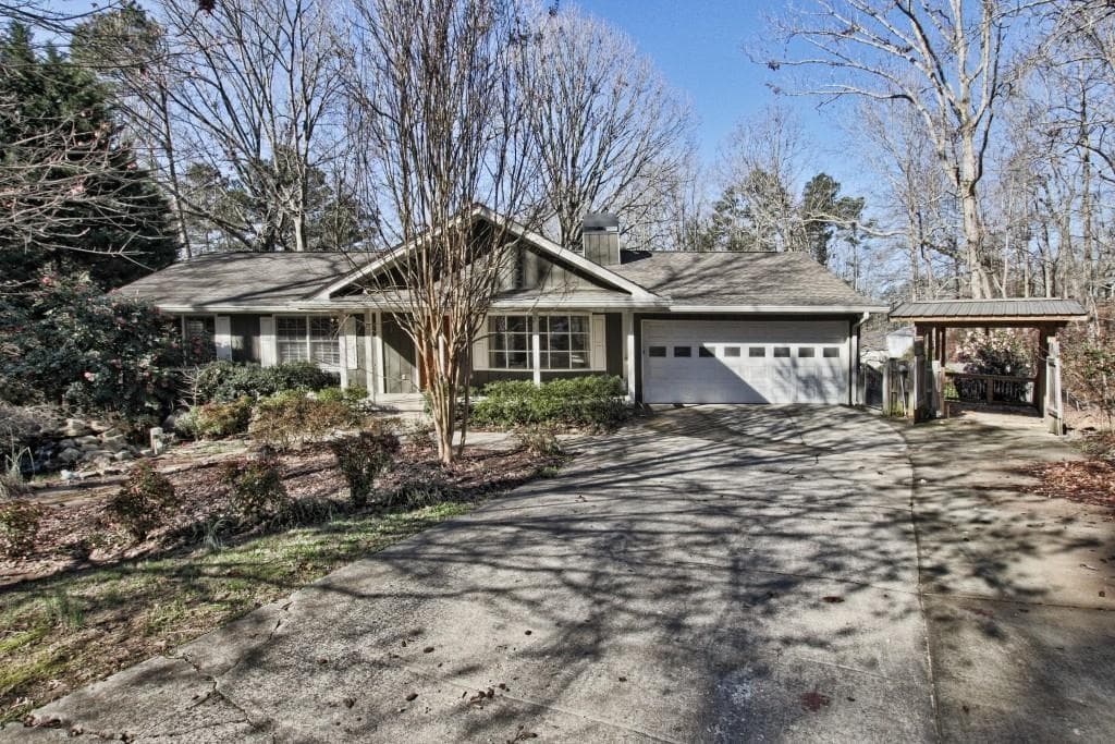 6244 Lakeview Drive, Buford, GA 30518 — most recent listing photo