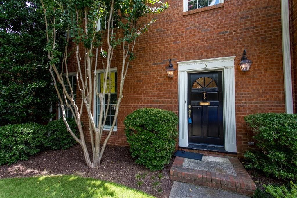 3 bedroom, 2,100 sq ft condominium sold at 5 Prescott Walk, Atlanta, GA 30307