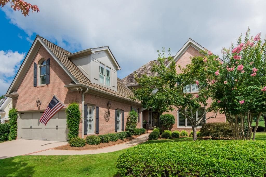 4 bedroom, 4,447 sq ft single family residence sold at 3300 Brookside Drive, Roswell, GA 30076