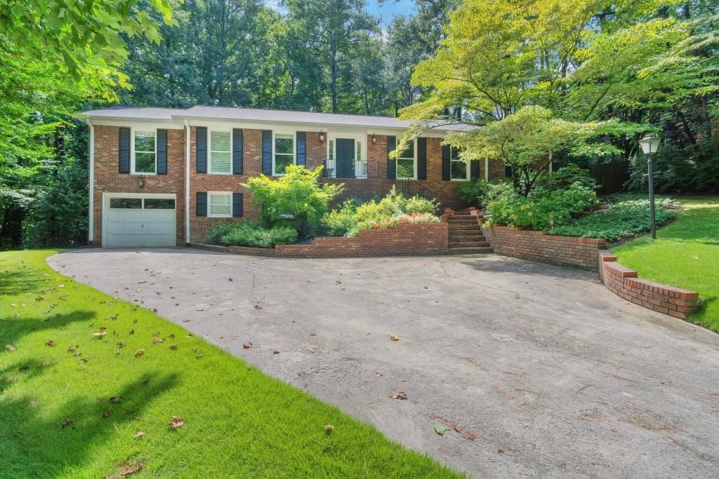 4 bedroom, 3,884 sq ft single family residence sold at 3671 Tanglewood Drive, Atlanta, GA 30339
