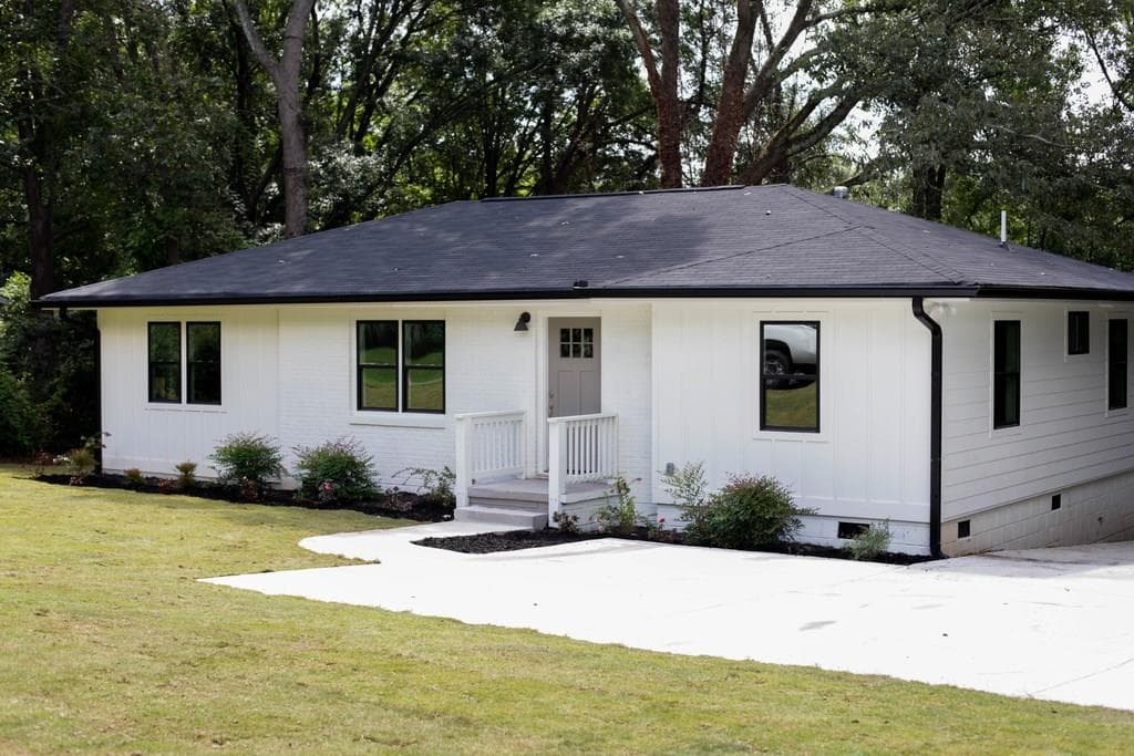 3 bedroom single family residence sold at 984 VALLEY Drive, Smyrna, GA 30080