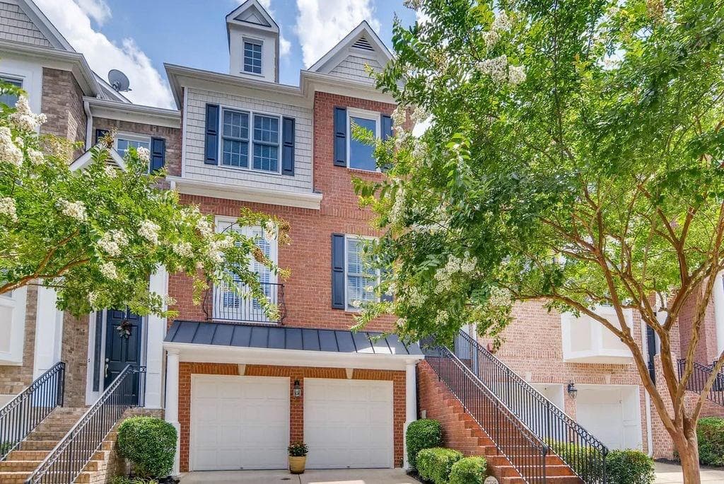 3 bedroom, 3,492 sq ft townhouse sold at 5871 Riverstone Circle 17, Atlanta, GA 30339