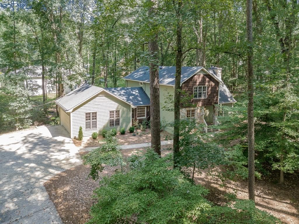 3 bedroom, 2,405 sq ft single family residence sold at 713 N Saint Marys Lane, Marietta, GA 30064