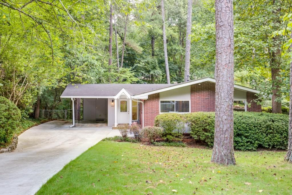 3 bedroom, 1,208 sq ft single family residence sold at 2461 Woodacres Road, Atlanta, GA 30345