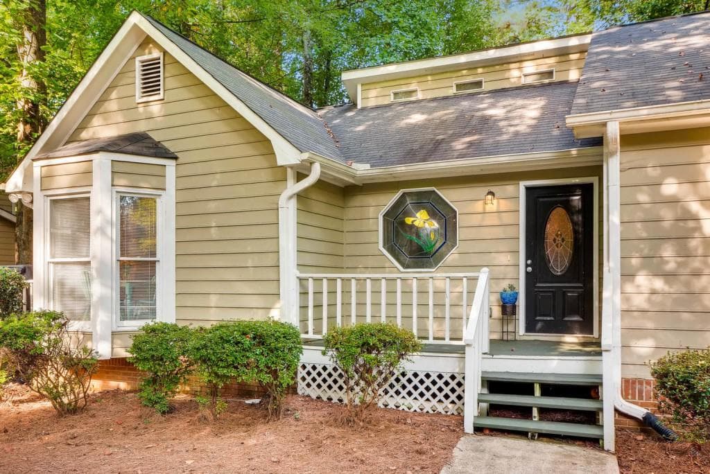 4 bedroom, 1,753 sq ft single family residence sold at 1582 Milford Creek Lane, Marietta, GA 30008