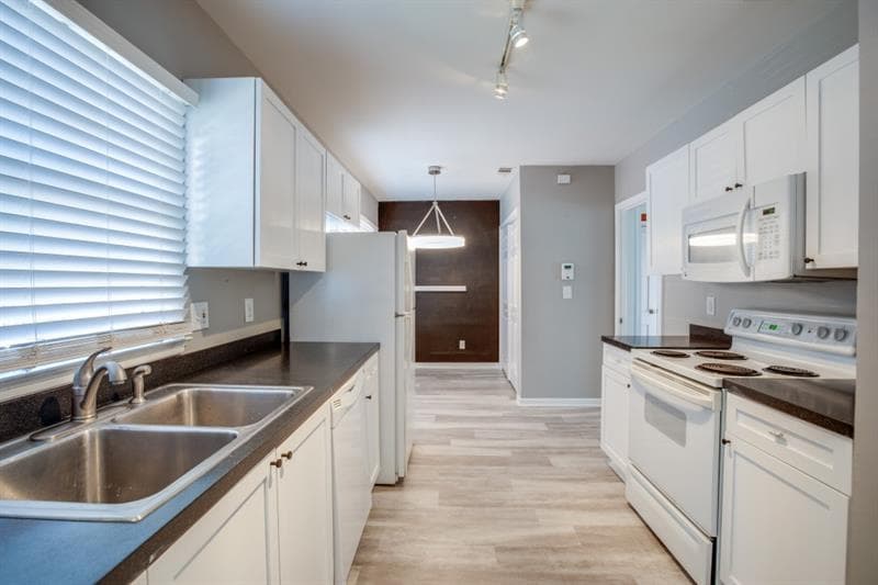 1 bedroom, 875 sq ft condominium sold at 3669 Peachtree Road 2D, Atlanta, GA 30319