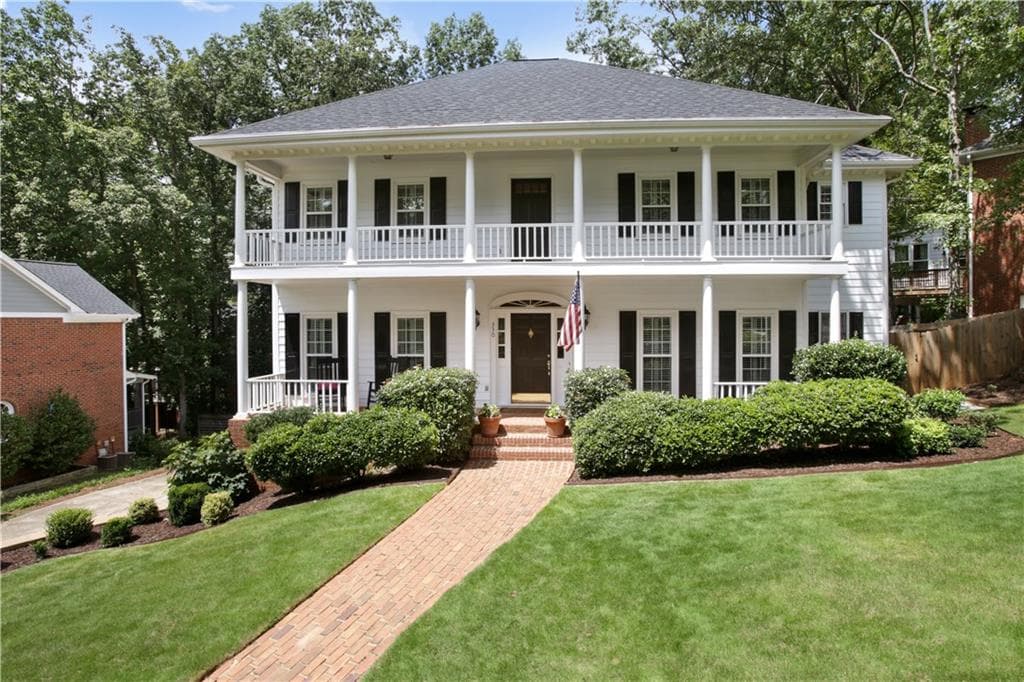 5 bedroom, 3,300 sq ft single family residence sold at 330 S Satinwood Place, Roswell, GA 30076